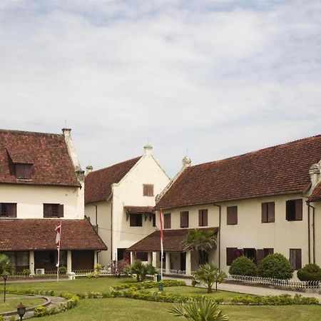 Hotel Astra Novilia Makassar Dış mekan fotoğraf